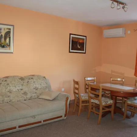 Blue Cross Apartment *